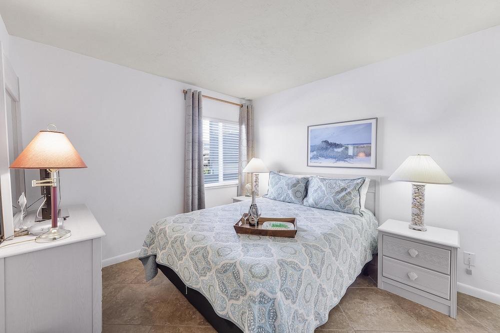 Relaxing Inland Condo With Pool and Steps to Beach