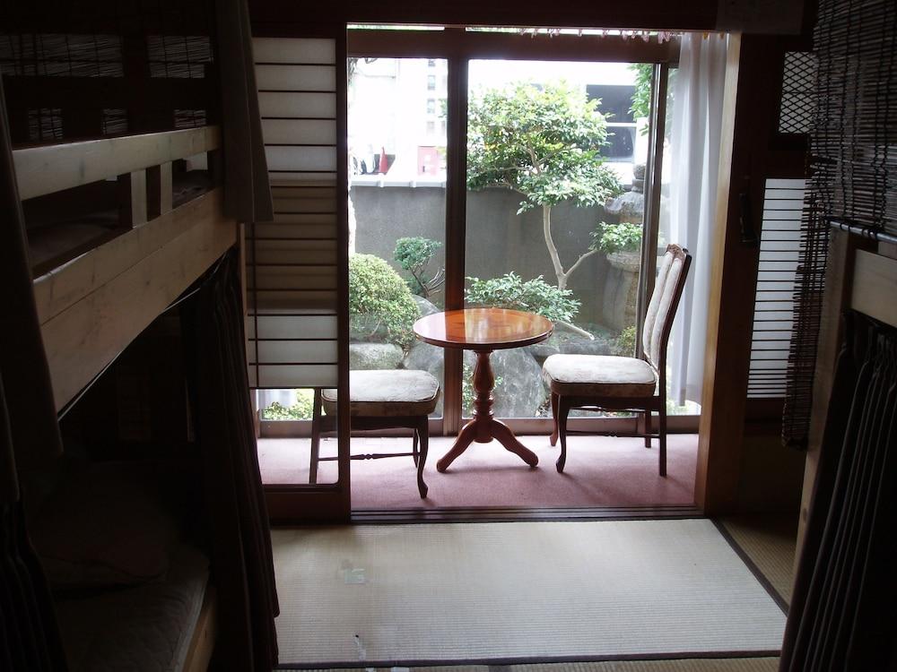 Takama Guest House - Hostel