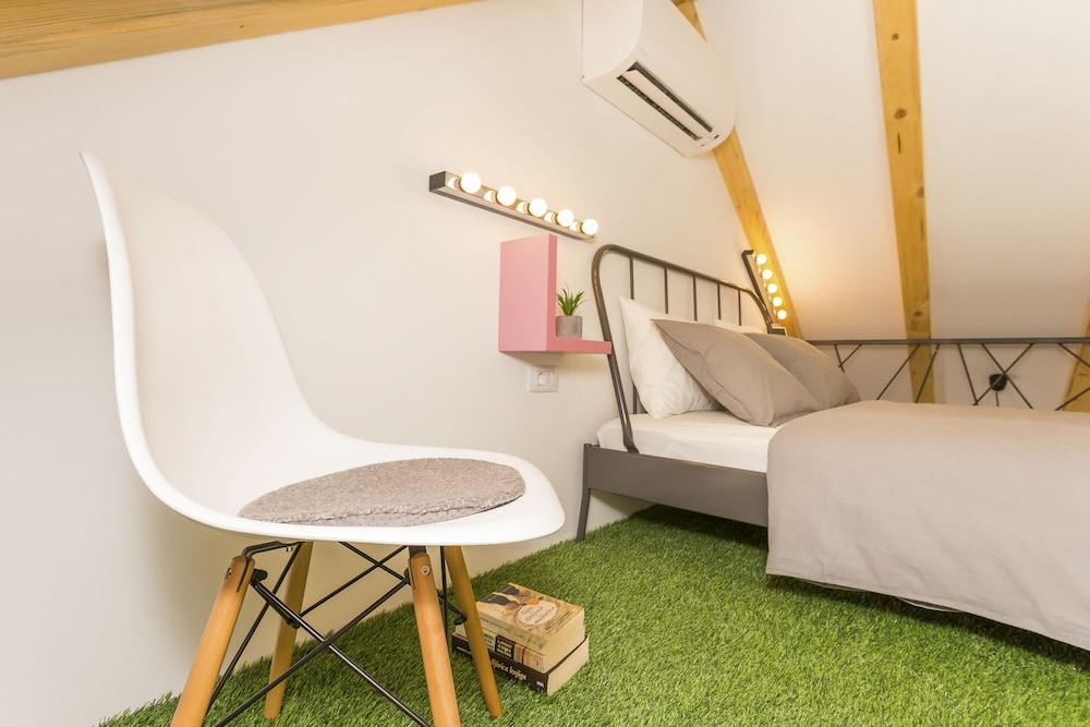 Apartment Shiny Love