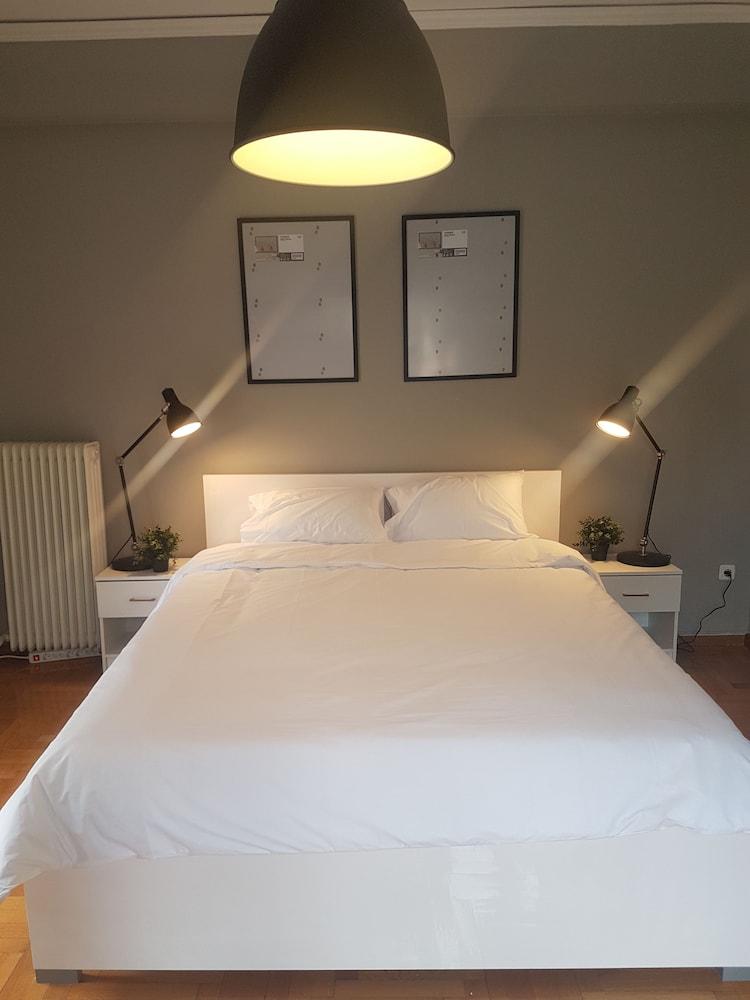 Ambelokipi. Spacious Sunny Apartment