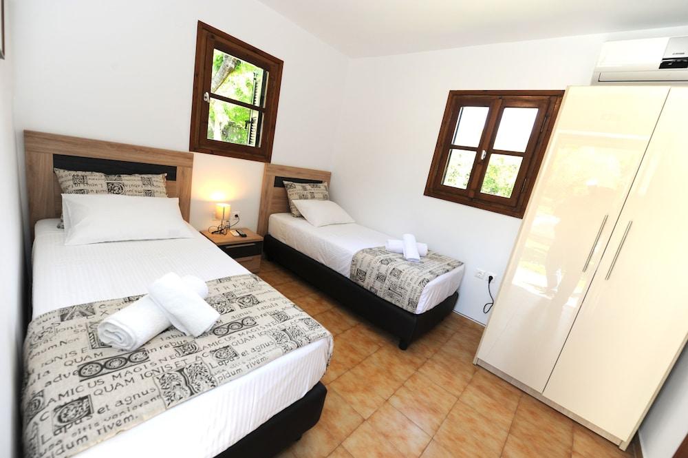 Castle View Bungalows