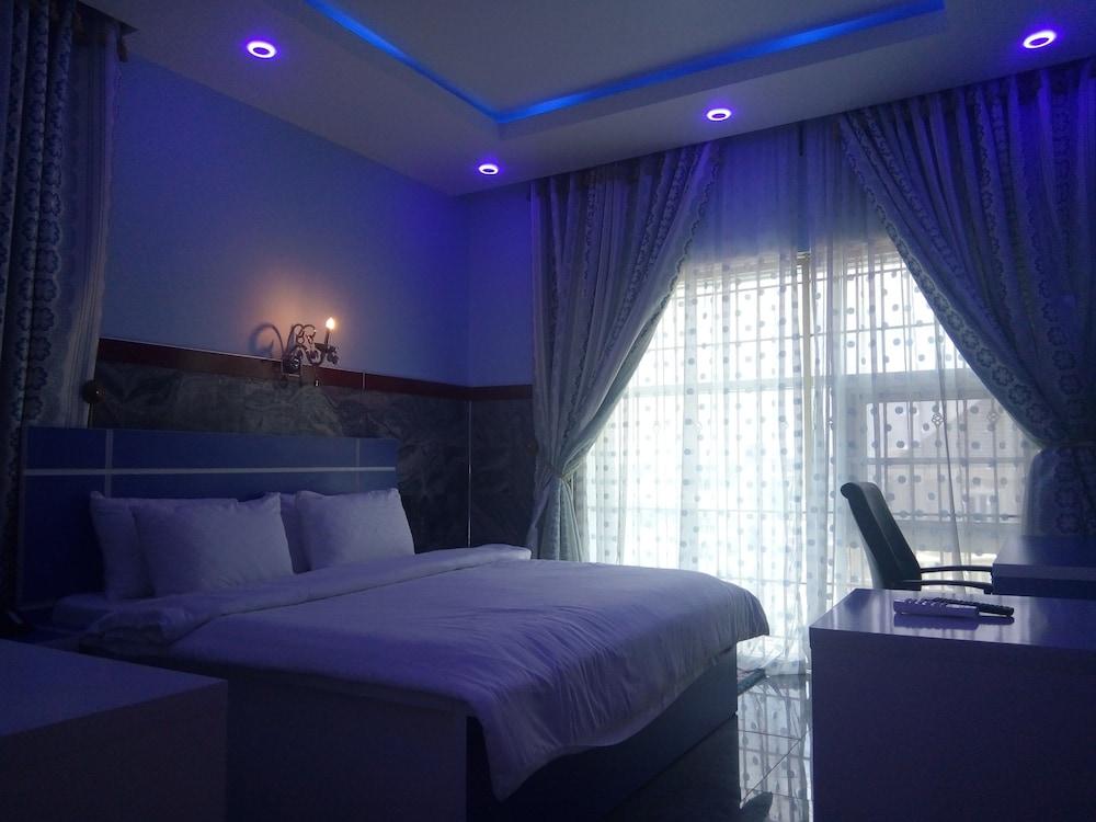 Heavenly Royal Apartments