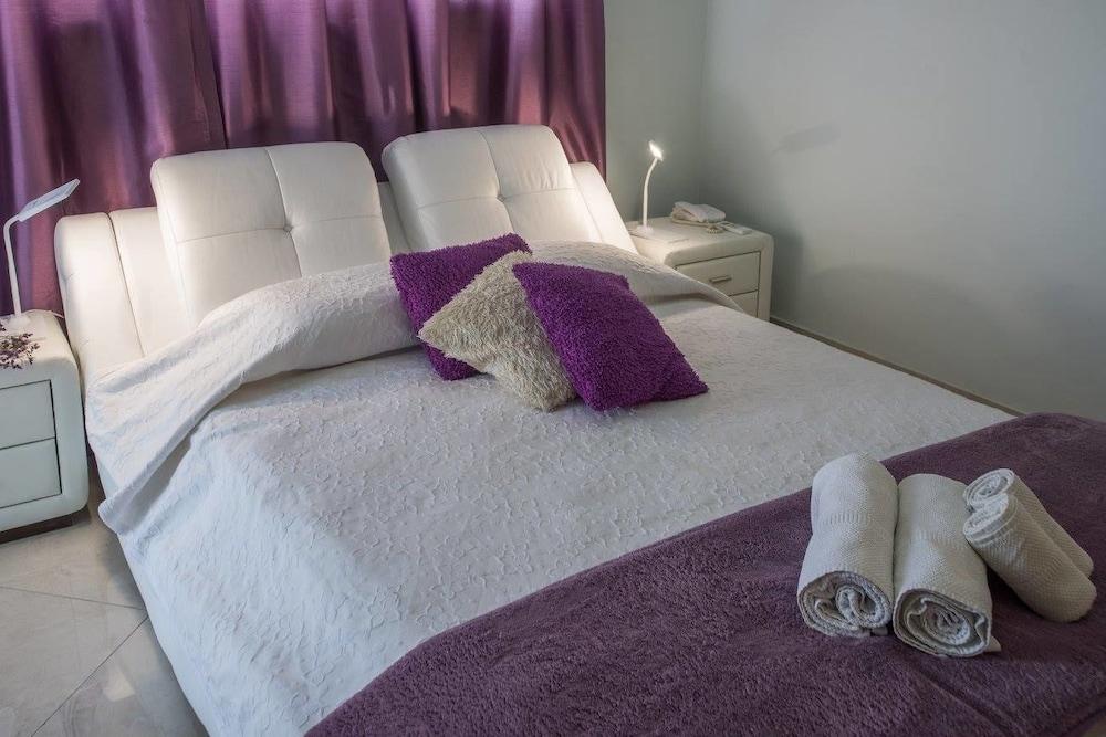 Mesogios House Suites