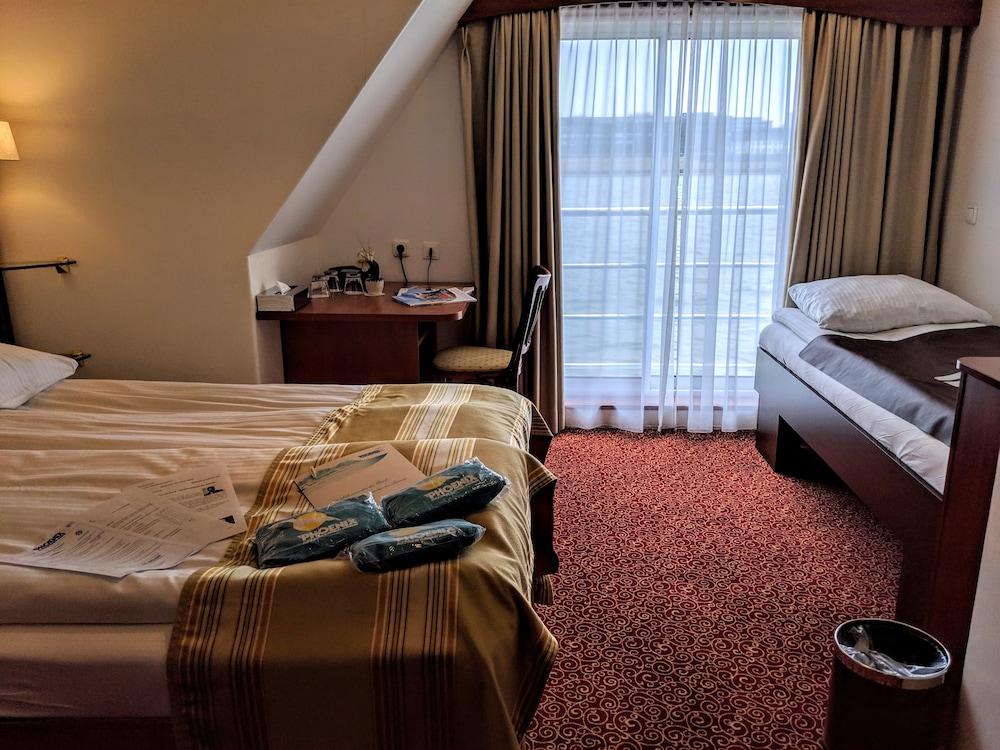 KNM MS Switzerland I - Düsseldorf