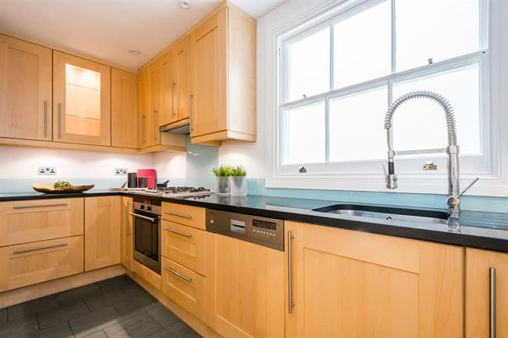 Cleveland Square Mansions