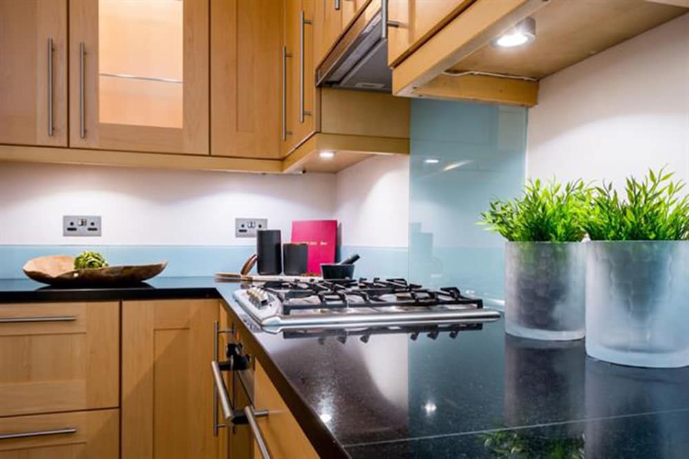 Cleveland Square Mansions