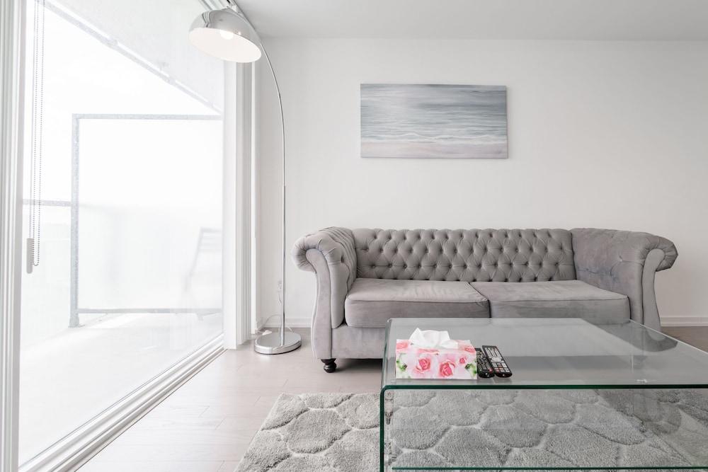 Metropolis Suites - Peter St