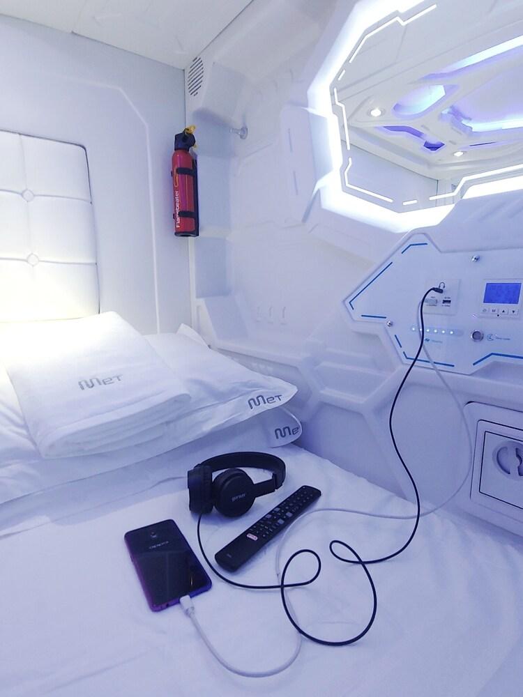 Met a Space Pod at Asoke