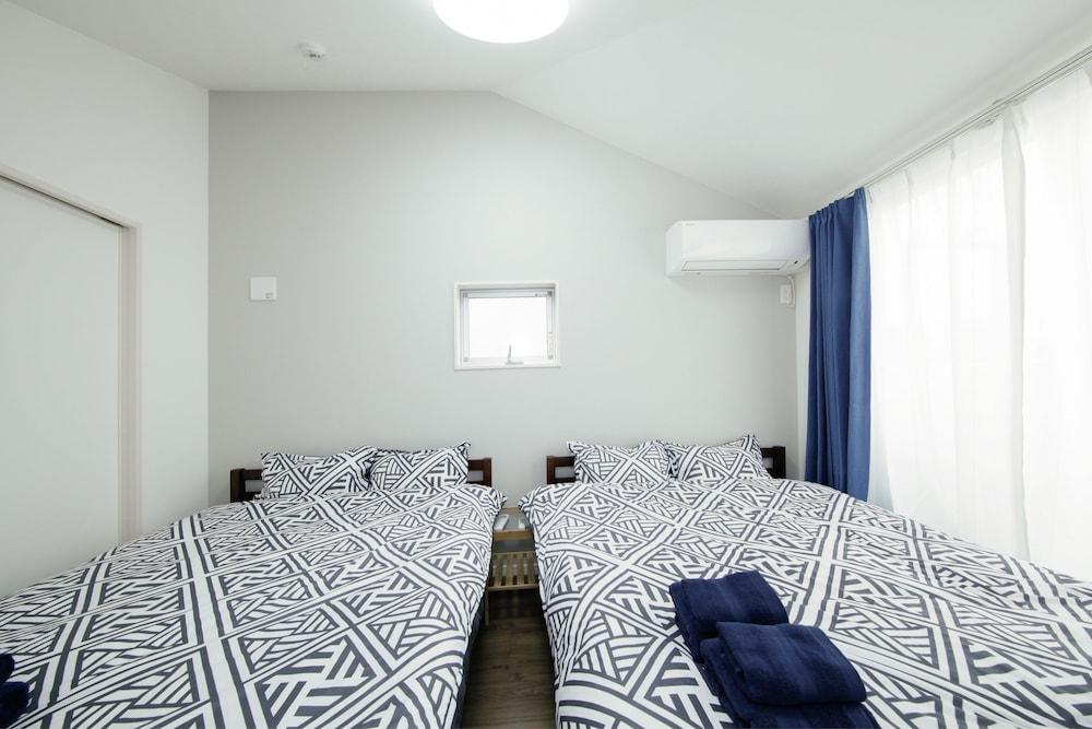 Higashi-Rokugo House WHITE by Tranova