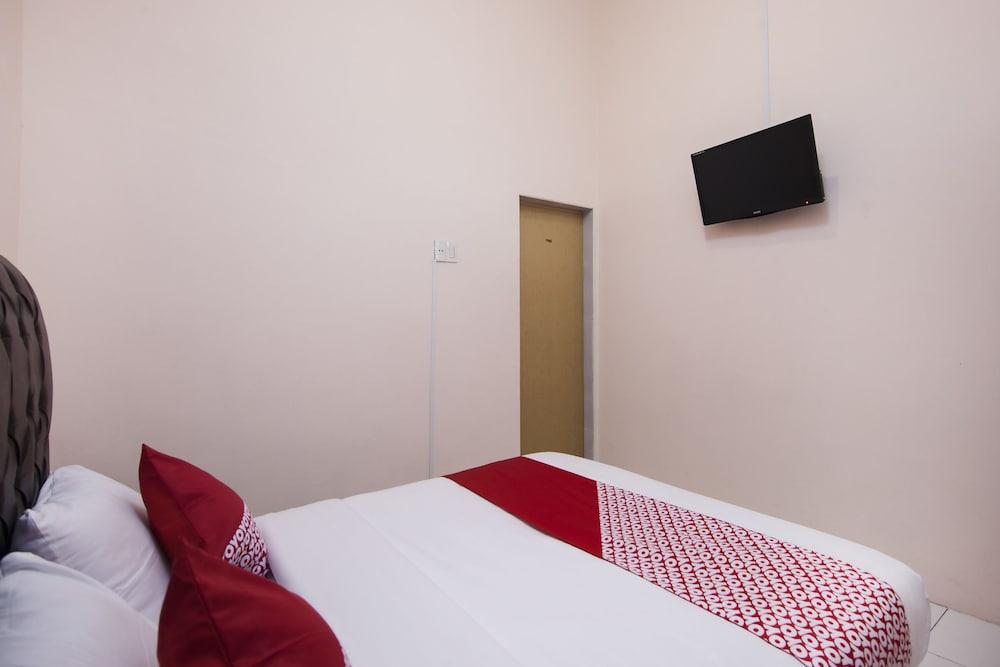 OYO 885 Tangkul Residence