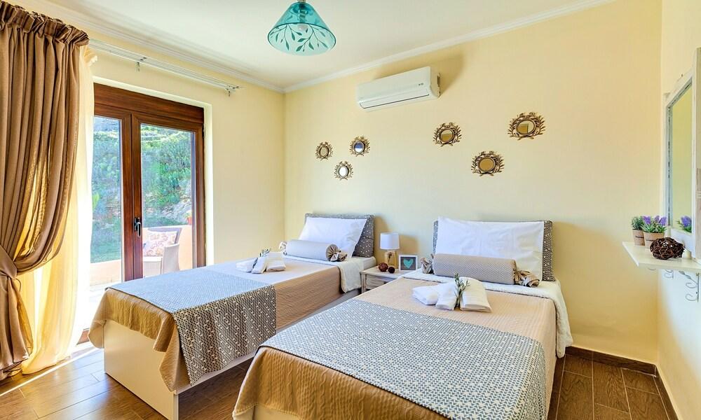 Cretan Sunny Villa Heated Pool