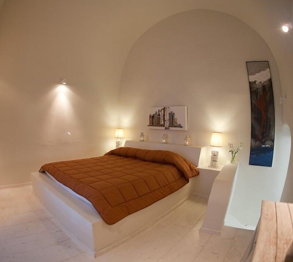 Art Villa Exogonia Santorini