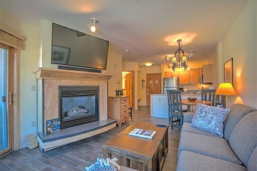 Cozy and Quaint 1 Bedroom Condo in the Heart of River Run Village