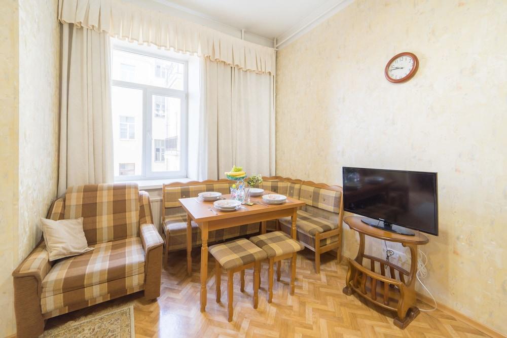 Hello apartments Admiralteysky