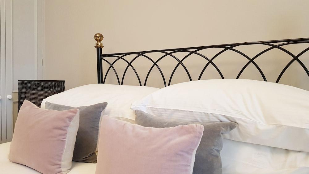 Grand Edinburgh Castlehill Apartment