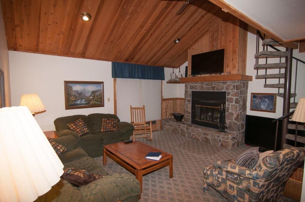 Northwoods A4 - Huckleberry Hideaway