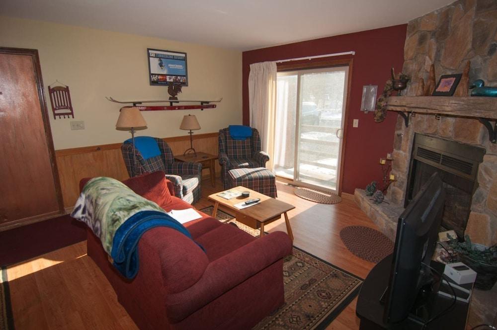 Slopeside Condo D102