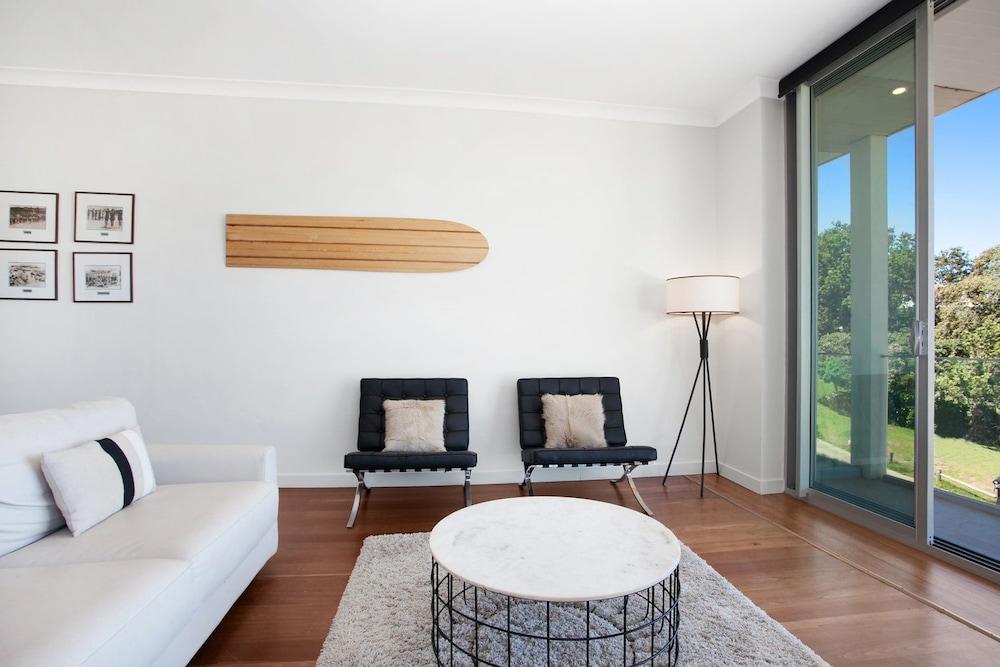 Bondi Vista Beachfront Apartment