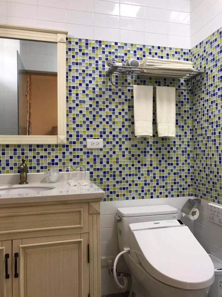 Sea & Wind Rose Manor