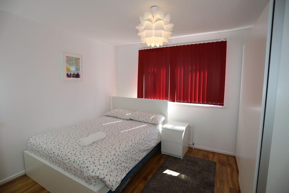 Beautiful 3 Beds House - Thamesmead