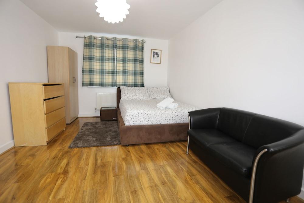 2 Beds Riverview Tideslea Apartment