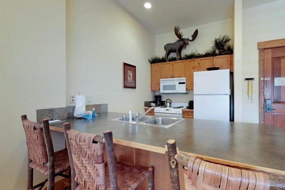 2 Bedroom Colorado Vacation Rental situated in River Run Village Steps from the Summit Express Gondola