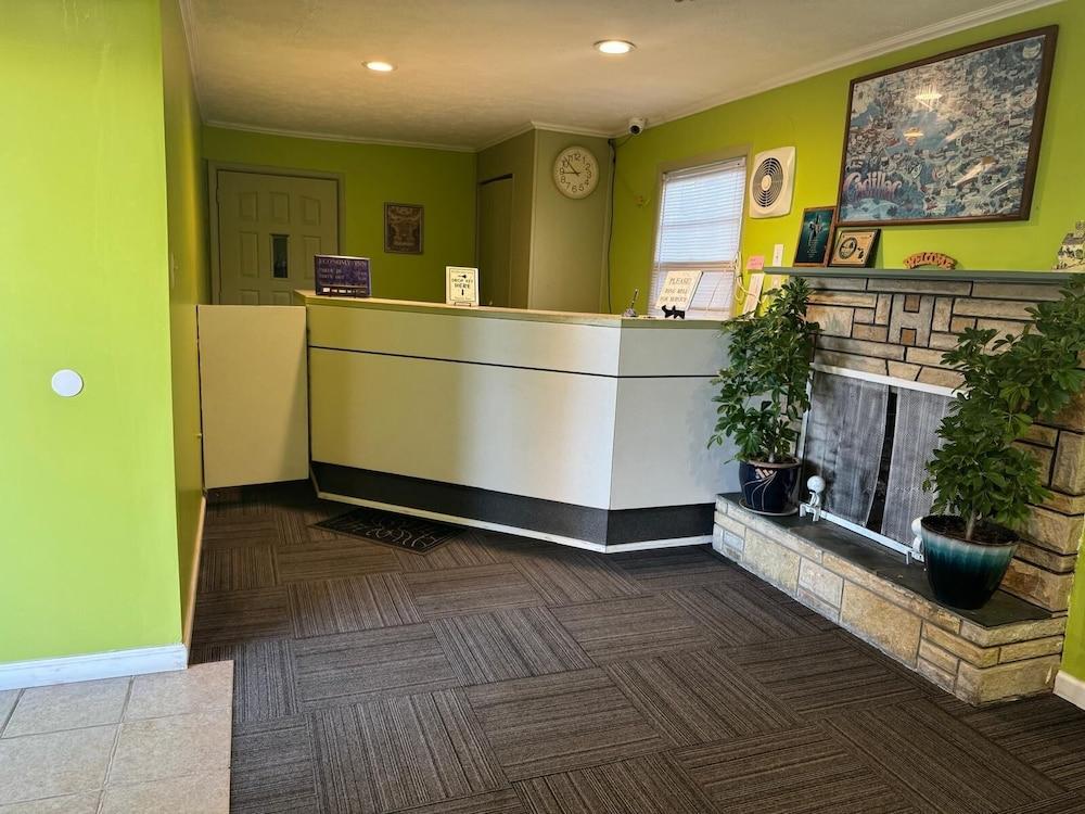 Economy Inn Cadillac MI by Hotel O