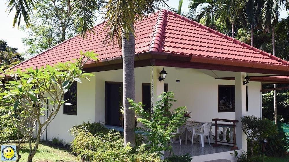 Smile House and Pool