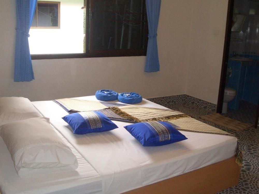 Smile House and Pool