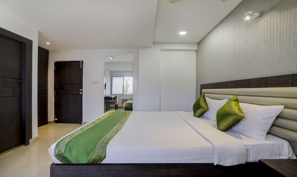 Treebo Trip White Woods