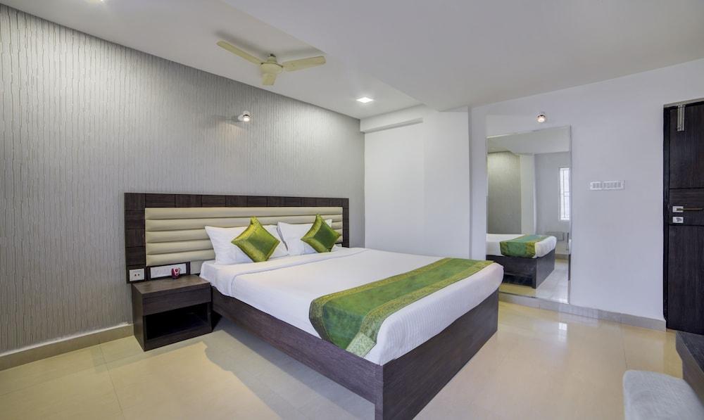 Treebo Trip White Woods