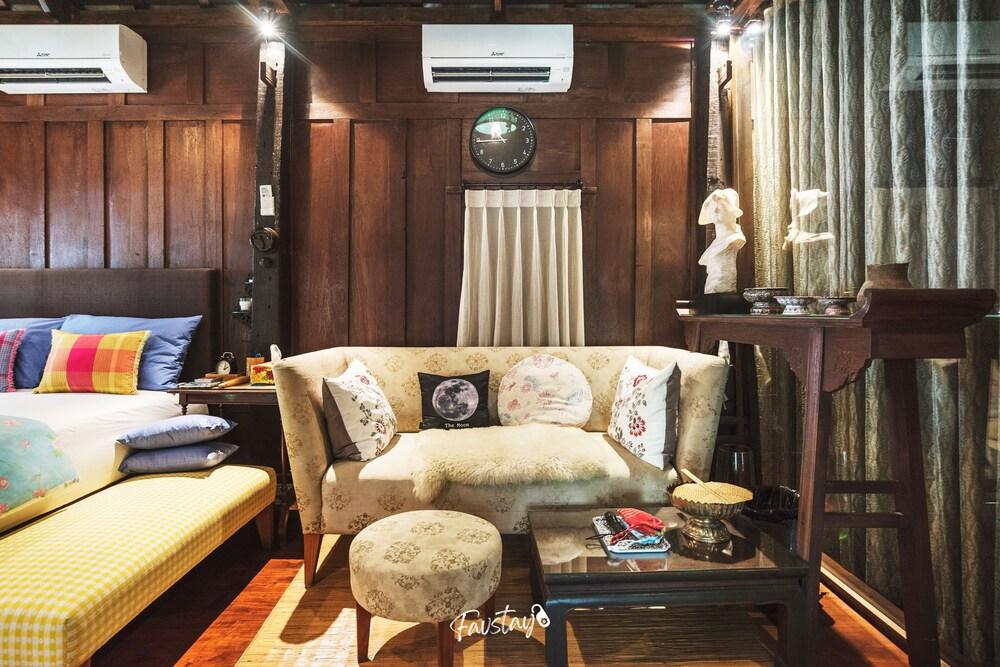 Baan Mahabhirom by Favstay