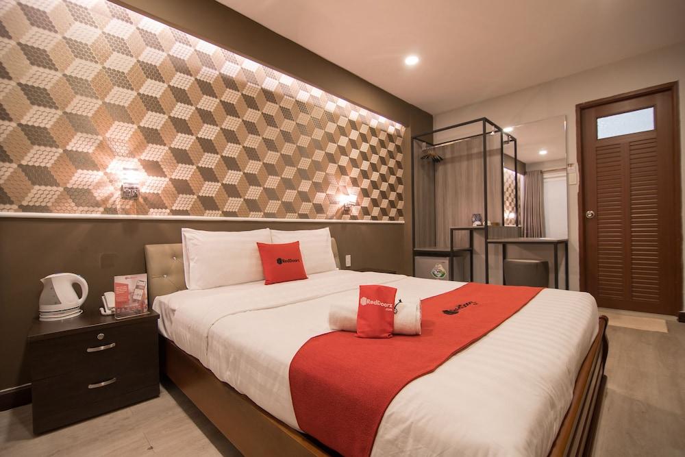 RedDoorz Plus near Saigon Centre