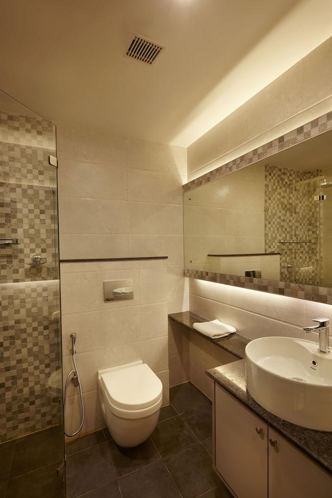 Indy Waterfront Resort