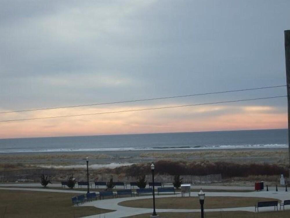 Wc407 East Palm Road, Unit 202