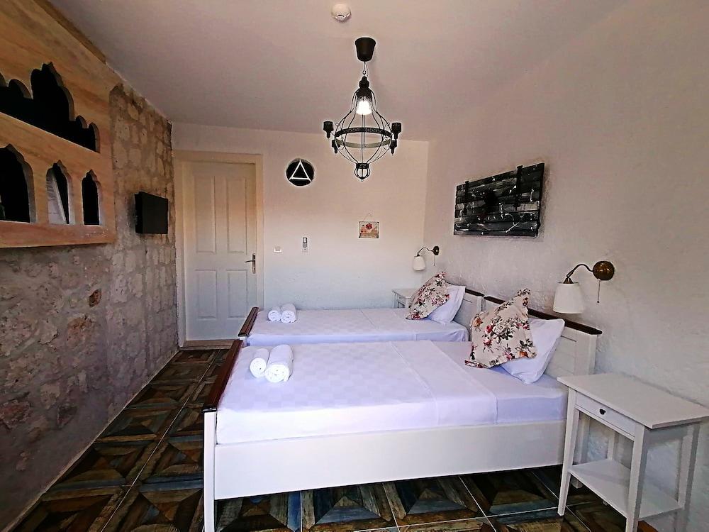 Alacati Albatross Hotel