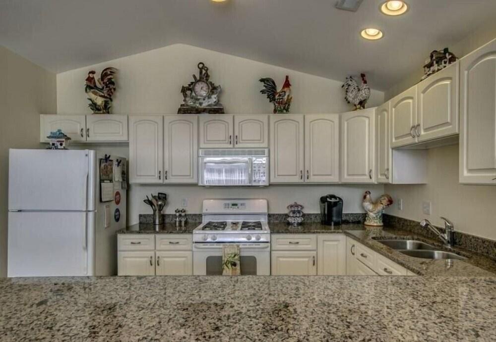 Nw403 East 23rd Avenue, Unit B