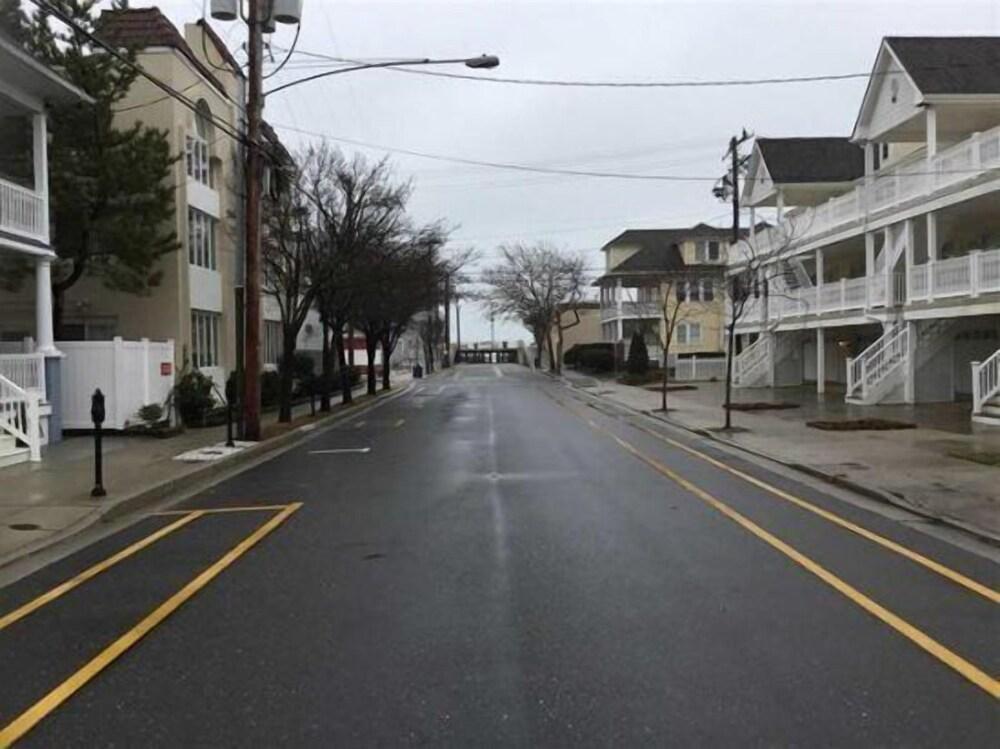 Ww323 East Maple Avenue, Unit 1