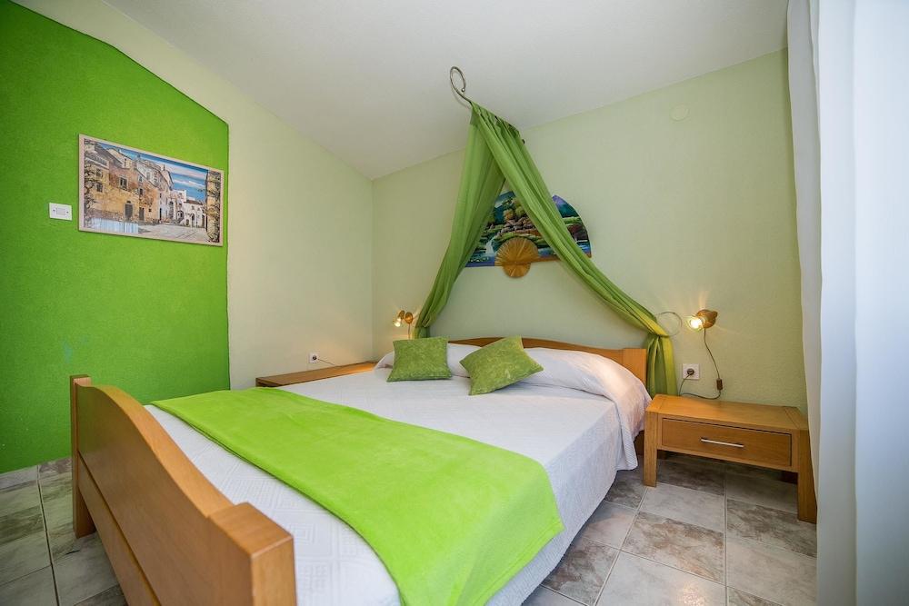 Apartments Villa Mediteran