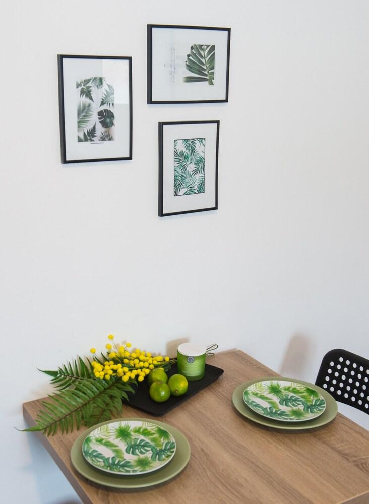 Green Leaf Apartment