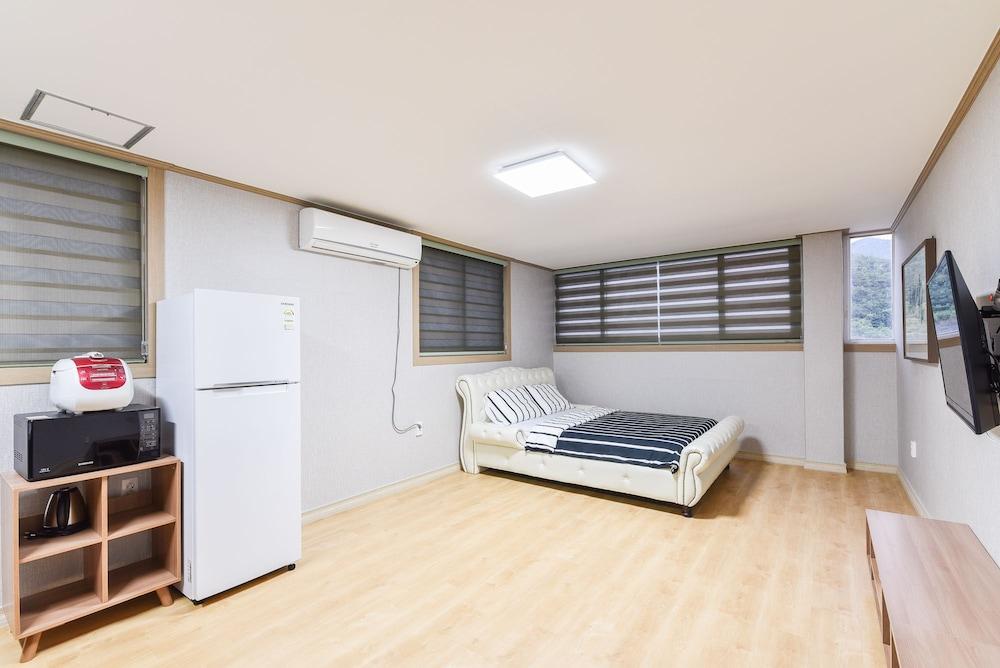 Canada Sunset Village