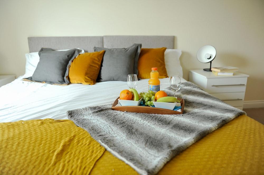 Select Serviced Accommodation - Hunters Wharf