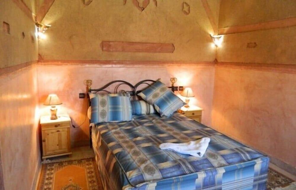 Mandar Saghrou Tazakht Hotel