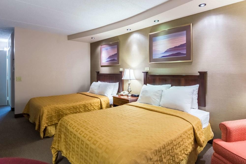 The Plaza Inn & Suites