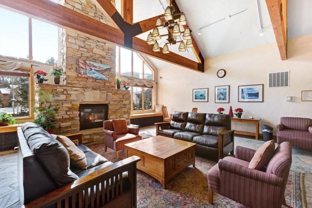 Studio Colorado Vacation Rental Located near River Run Village with Hot Tub and Pool Access