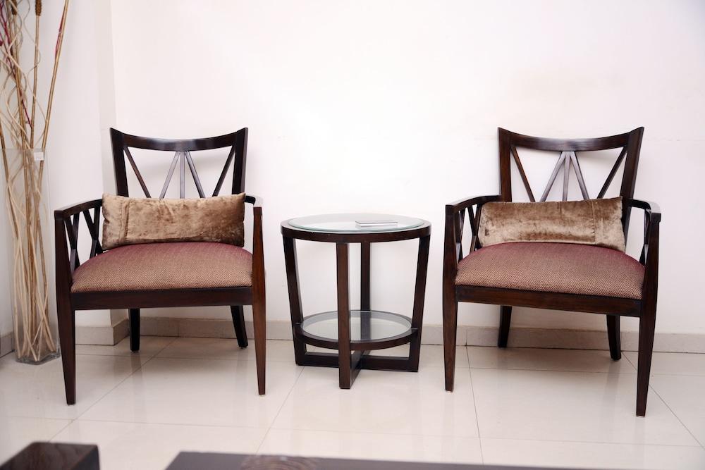 JK Rooms 146 Check Inn Service Apartment