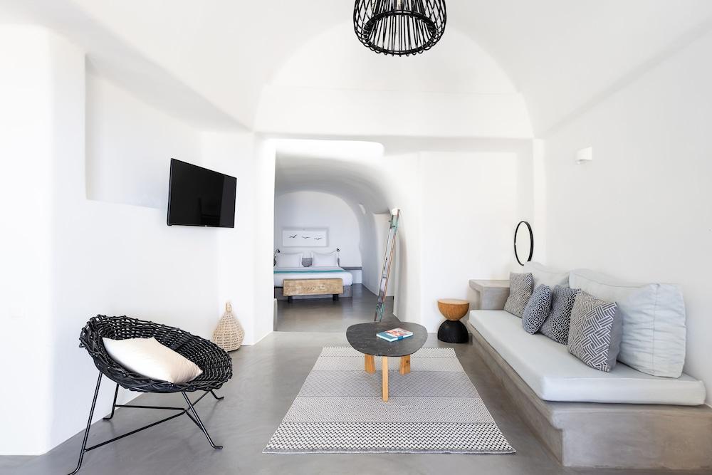 Danae Suites Santorini