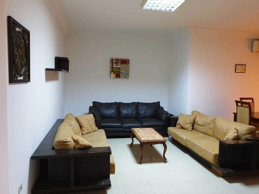 Amazing 3 bedroom flat 2min to the beach