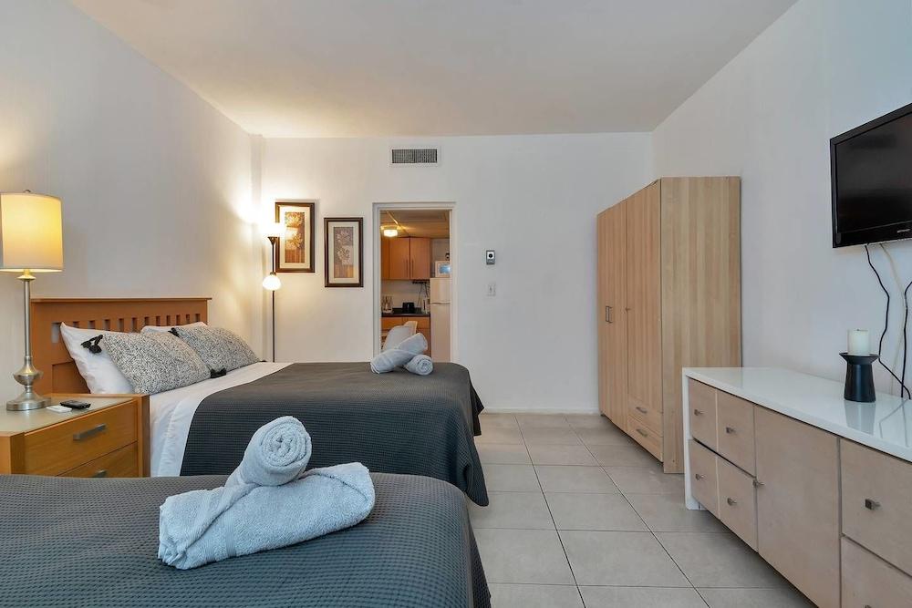 Lovely Little Studio With Pool, Hallandale Beach:)