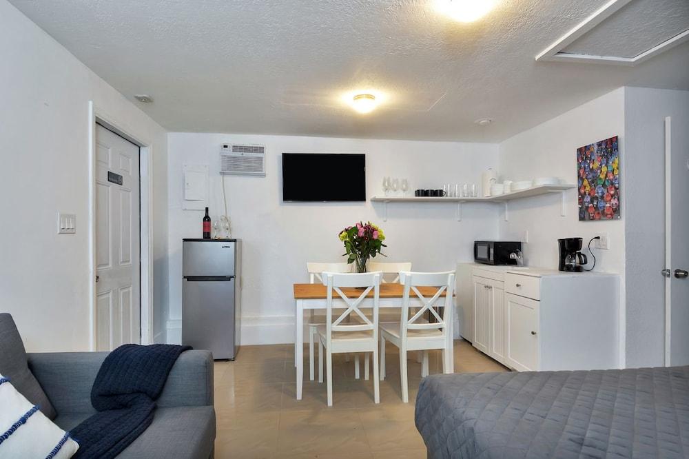 Beautiful Property in Hallandale Beach!!!